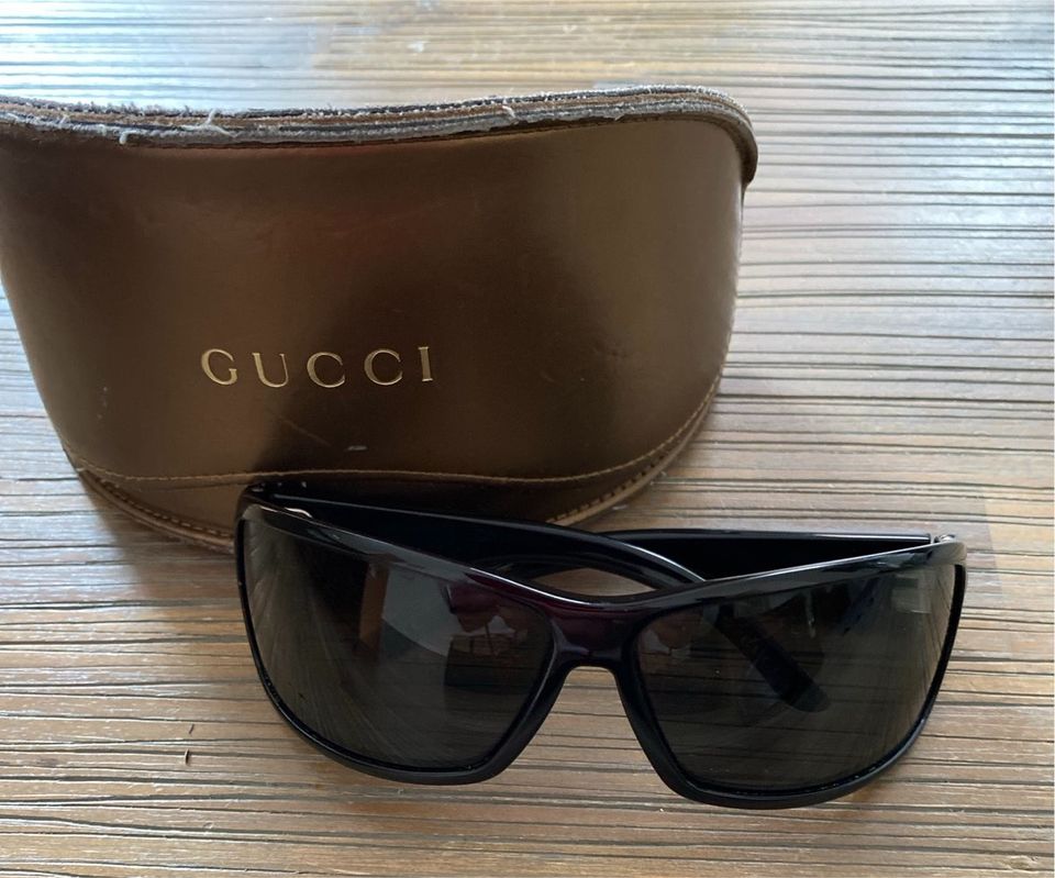 Gucci Sonnenbrille Damen in Emden