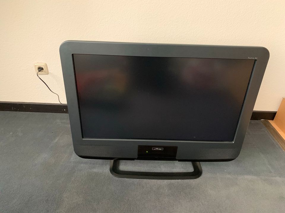 Metz 32 Zoll Fernsehr mit Satelliten Receiver verbaut in Dormagen