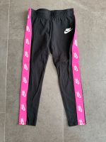 Nike Sport Leggings Gr. 116/122 schwarz Mädchen Bayern - Hallbergmoos Vorschau