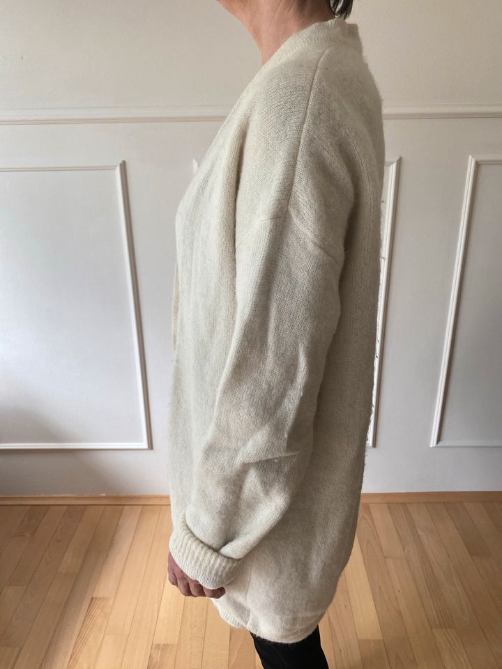 Beige Strickjacke von Viktoria Louise in M in Solingen