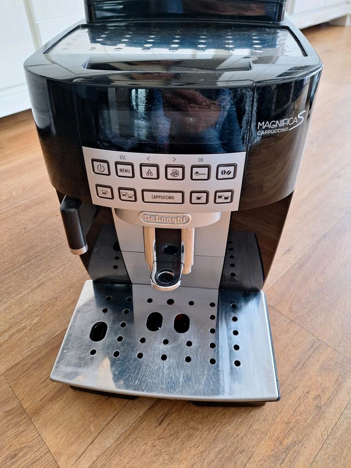 Kaffeevollautomat/Kaffeemaschine/ kaffeekocher in Ratingen