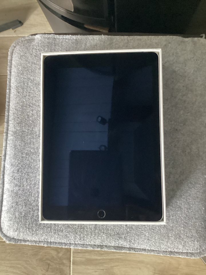 iPad Air 2 WiFi Cellular 128 GB Space Gray in Lembruch