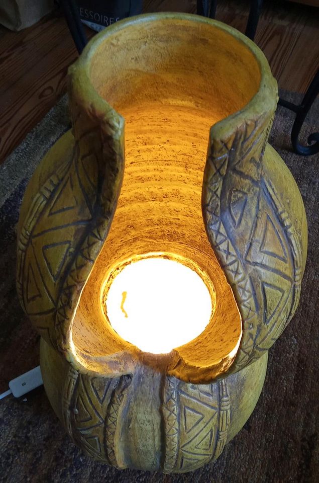 Getöpferte Lampe aus Südafrika in Lübeck