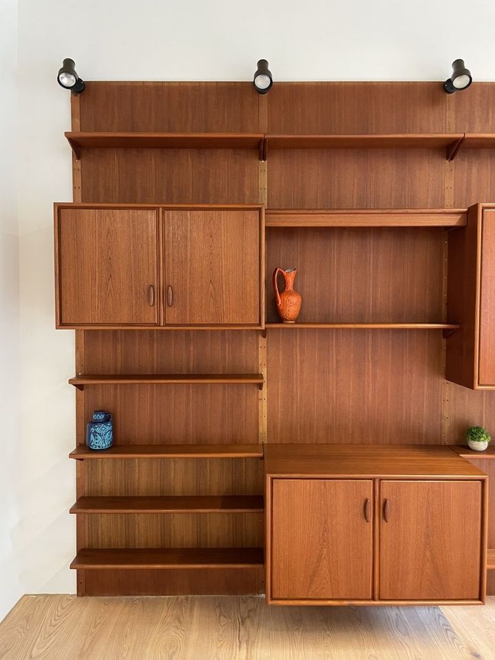 WMK Umfangreiches, hochwertiges und gut erhaltenes modulares Mid-Century Regalsystem im Teakholz # Regalwand Regal Schrankwand Sideboard Stingregal Skandinavisch Danish Design Teak 60er Vintage in Berlin