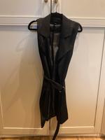 Lange schwarze Damen weste Long Blazer Gürtel 36 Nordrhein-Westfalen - Grevenbroich Vorschau