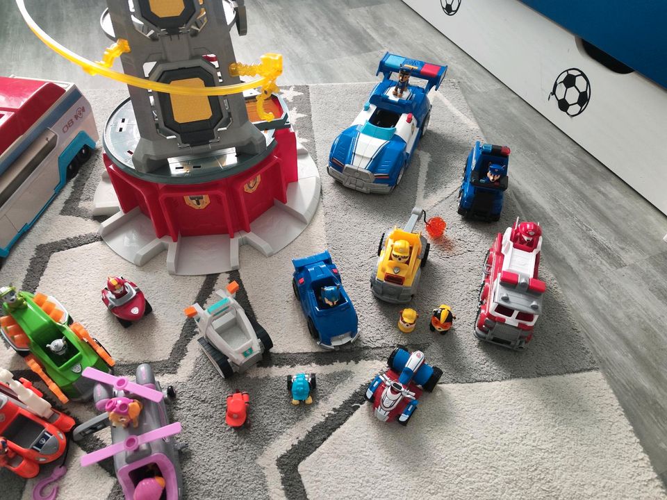 Paw Patrol Zentrale mit viel Zubehör in Mühlhausen-Ehingen