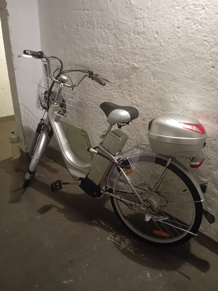Fahrrad Elektrofahrrad  E-Bike  mit Tragekorb u. Topcase in Dresden