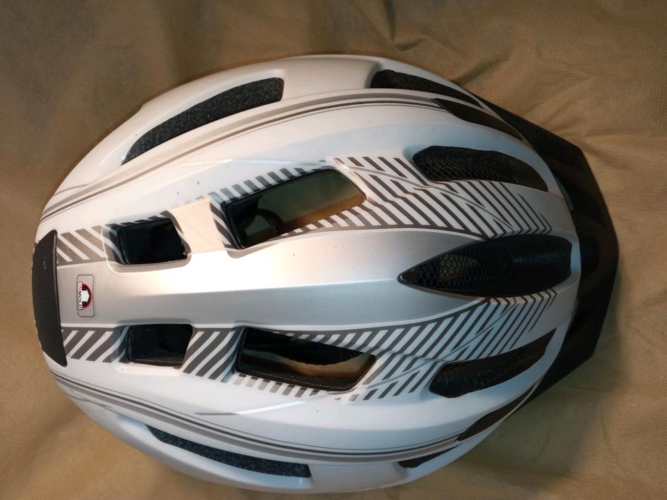 Fahrradhelm weiss in Neunkirchen-Seelscheid