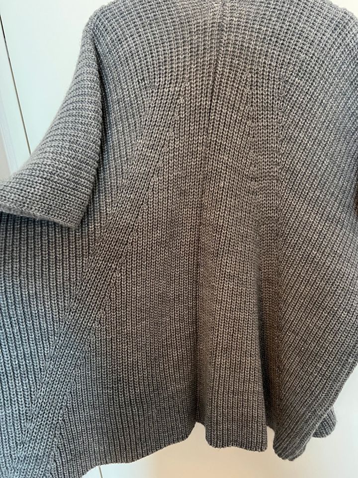 OPUS „Strickjacke“ one size in Molfsee