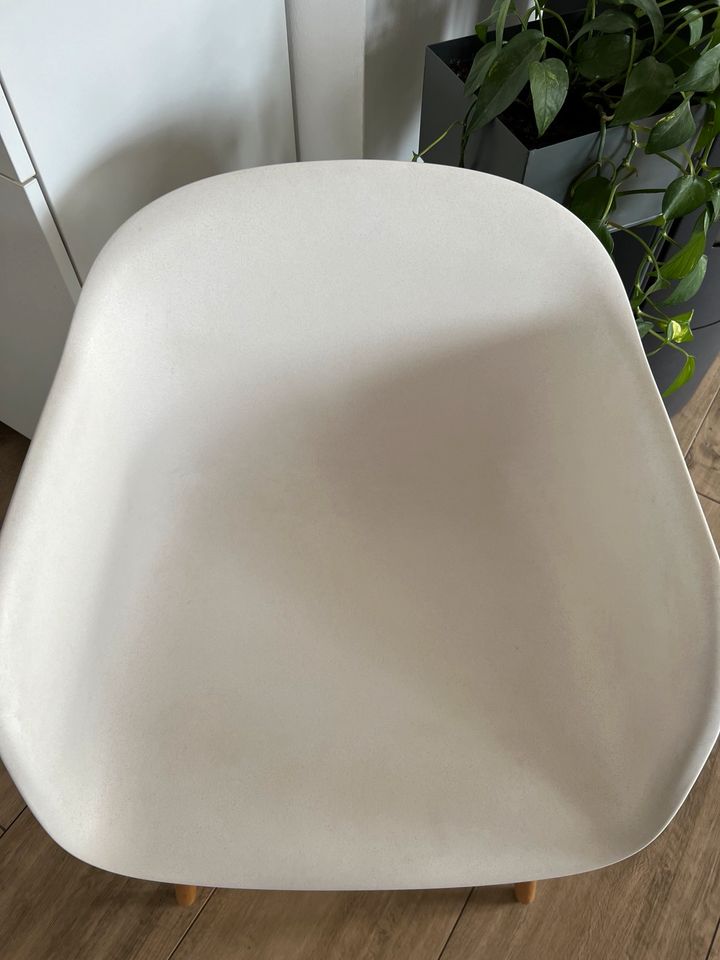 Muuto Fiber Armchair weiß Holzbeine Eiche Stuhl Esszimmerstuhl in Sassenberg