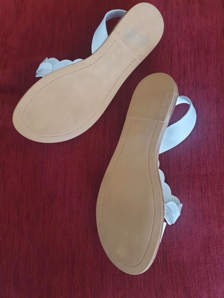 Tamaris Sandalen flache Schuhe 41 in Tholey