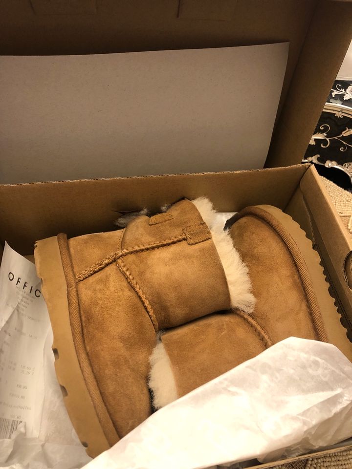 UGG Schuhe Neuwertig mit Schleife in Bingen