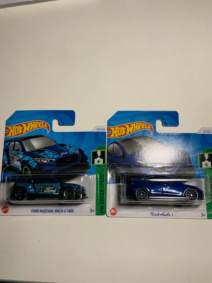 Hot Wheels Tesla Model3, Ford Mustang Mach-E1400 in Magdeburg