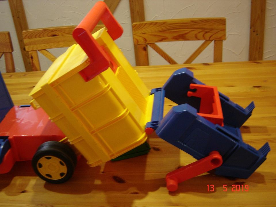 Kinder Müllabfuhr/LKWMüllwagen/Sandkastenfahrzeug/Kinderspielauto in Ellerbek