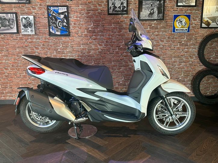 Piaggio BEVERLY 400 HPE E5 Neu-Lagerfahrzeug in Senden