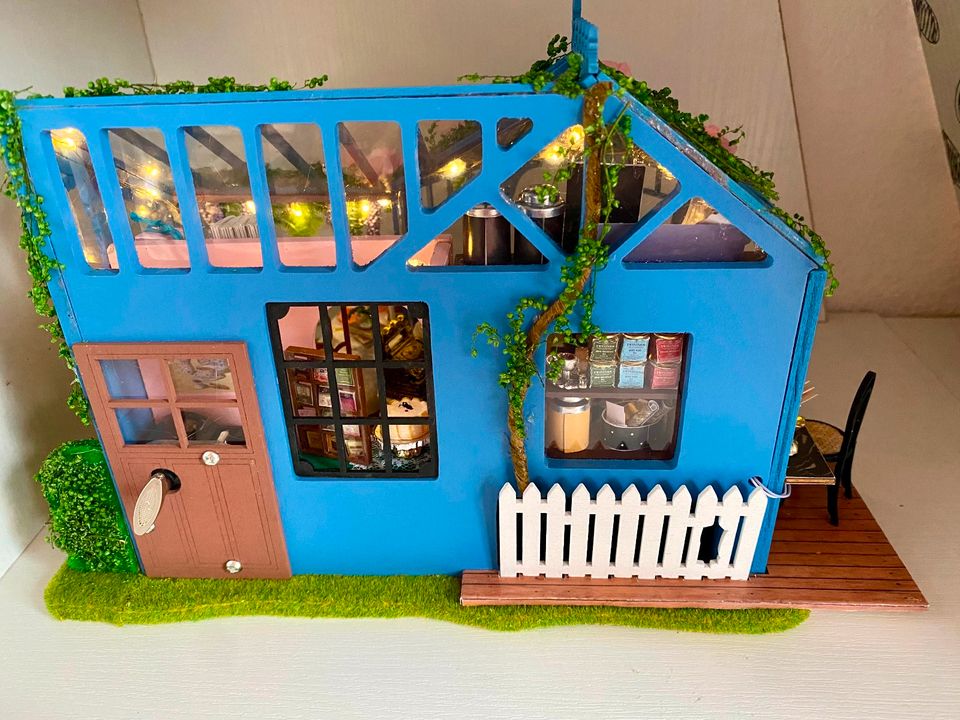 DIY Miniatur "English Village Shop" Rosengarten mit Licht + Musik in Kaiserslautern