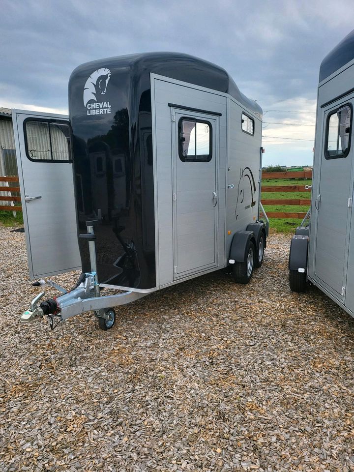 Pferdeanhänger Cheval Liberte Touring Jumping V2 in Meldorf