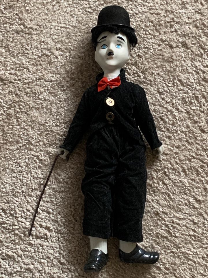 Sammlerstück - Charlie Chaplin Porzellan-Puppe in Saarwellingen