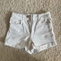 Weiße Jeans Shorts Stradivarius Gr. 36/S Neuhausen-Nymphenburg - Neuhausen Vorschau