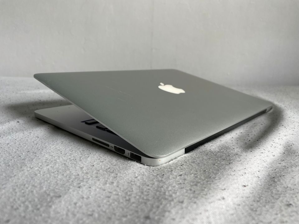 MacBook Pro 2015 (A1502) in Bergheim