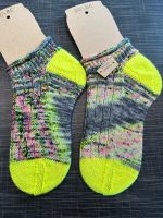 Wollsocken Sneakersocken handgestrickt 38/39 Alwinas Strickwelt Nordrhein-Westfalen - Lemgo Vorschau