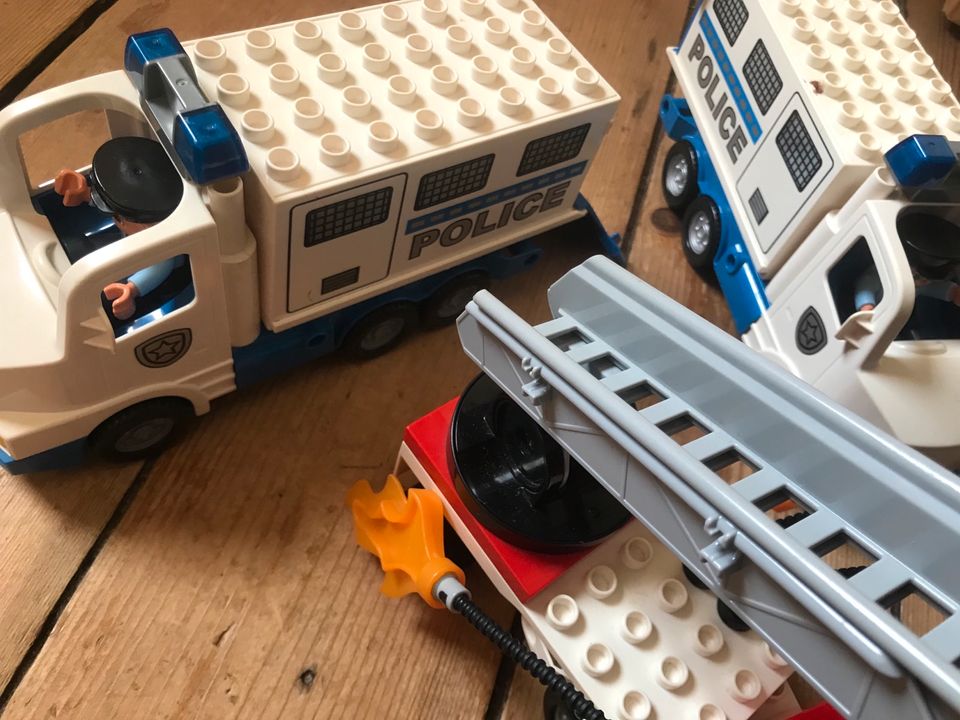 Lego Duplo Feuerwehr und Polizei Lkw Transporter in Berlin