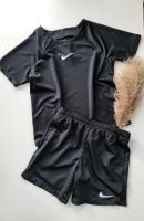 ☆ Sport Shirt mit Shorts •• Nike •• gr.122/128 ☆ Sachsen - Neuhausen Vorschau