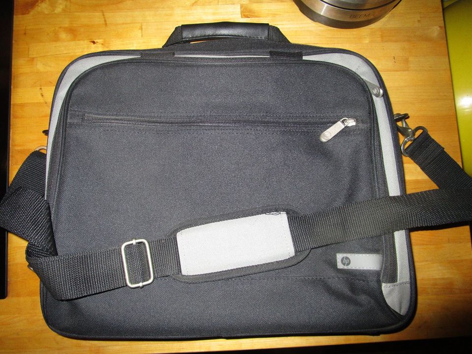 HP Laptop-Tasche mit Henkeln und Schultergurt HP Spares wie neu in Witzenhausen