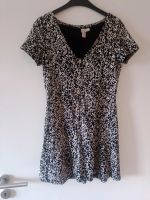 H&M Kleid S 36 kurz Kurzarm stretch schwarz weiß floral Blumen Nordrhein-Westfalen - Kevelaer Vorschau