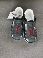 Tommy Hilfiger Kinder Sandalen blau Gr.24 Neu Nordrhein-Westfalen - Olpe Vorschau