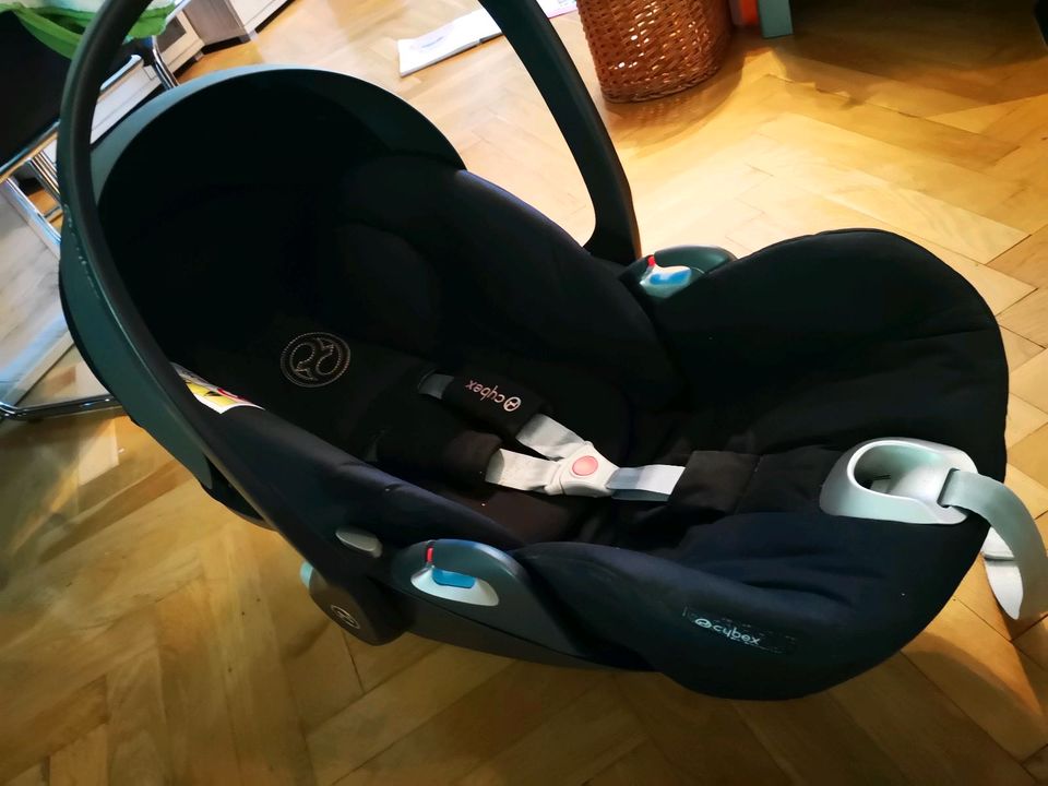 Cybex Babyschale Cloud Z i-Size unfallfrei Autositz Kindersitz in Bad Pyrmont