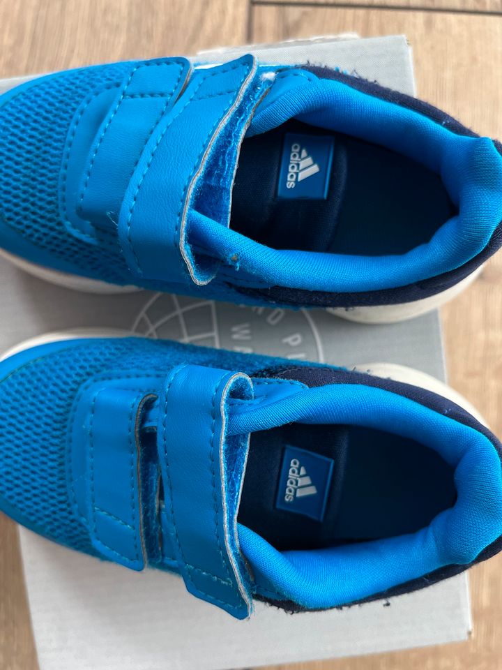 Adidas Sneaker Größe 23 in Saarwellingen