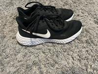 Nike Revolution Sportschuhe Nordrhein-Westfalen - Kreuztal Vorschau