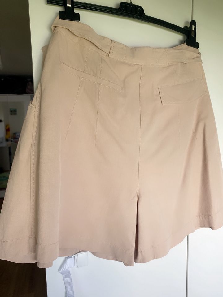 Zara SRPLS Shorts , Größe M , neu in Vilshofen an der Donau