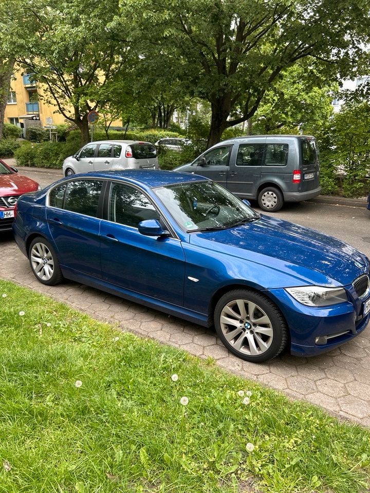 BMW 318i/E90/Facelift/Scheckheft gepflegt/Sitzheizung/PDC in Hamburg