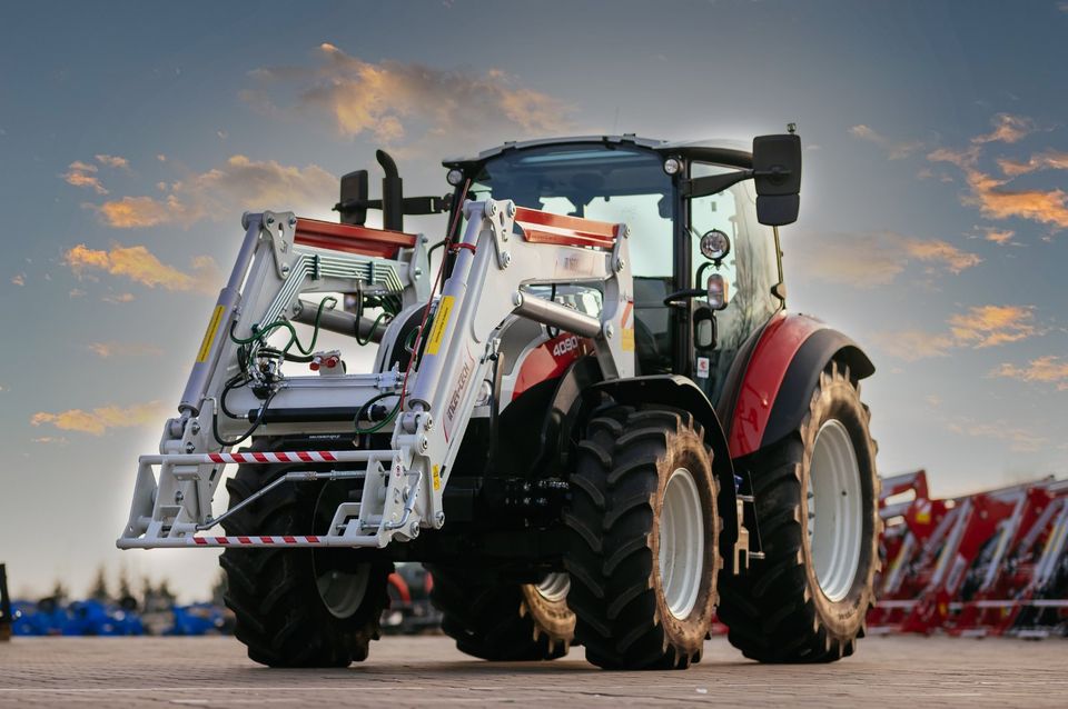 Frontlader S für John Deere Fendt Case Claas Zetor Ursus in Görlitz