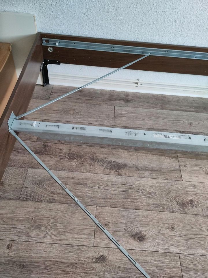 Ikea Bettgestell braun mit Lattenrosten für Matratzen 200 x 140 in Hildesheim