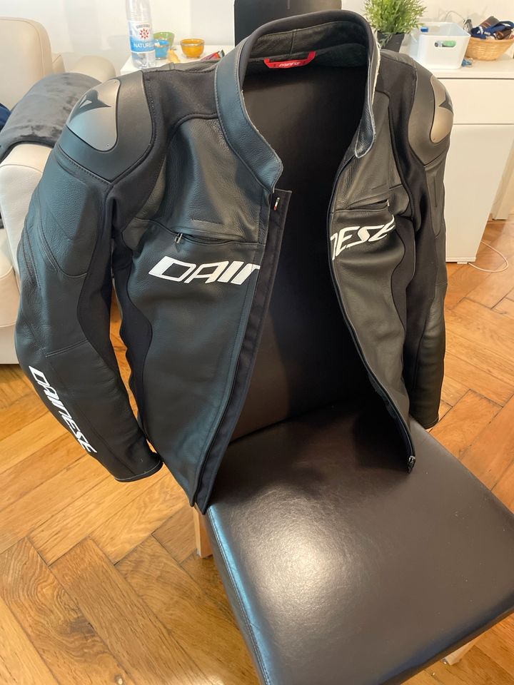 Dainese Racing 3 Größe 110 Motorradjacke Leder Herren in München