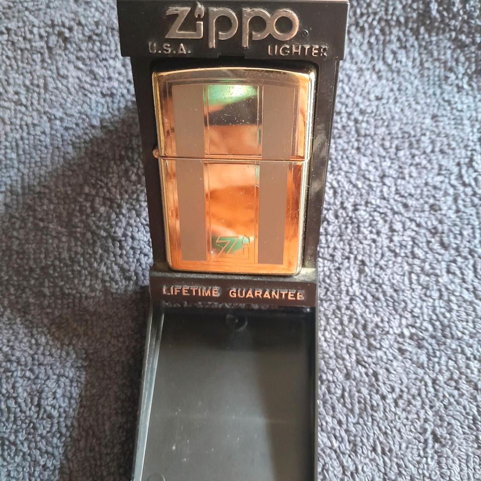 Original zippo feuerzeug mit original Verpackung in Butzbach