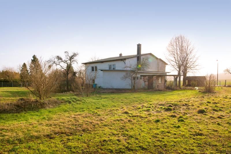 Großzügiges Einfamilienhaus  mit Potenzial für Ausbau mit Grundstück und Landwirtschaftsfläche in Lalendorf