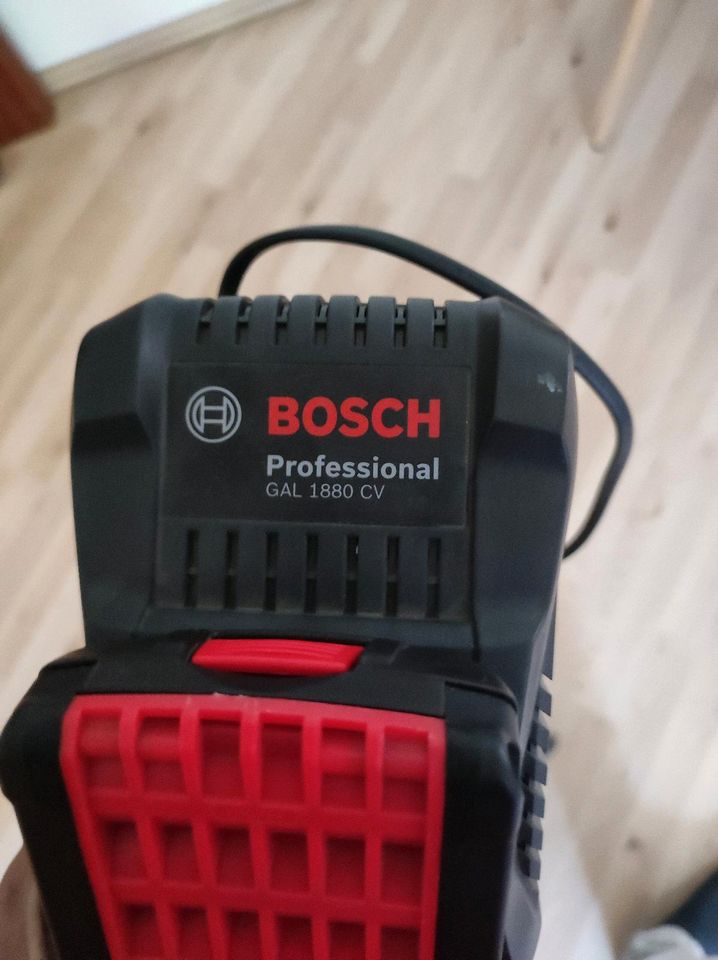 Bosch Professional 18V 8 A Ladegerät + Akku 18V 2 A in Heilbronn