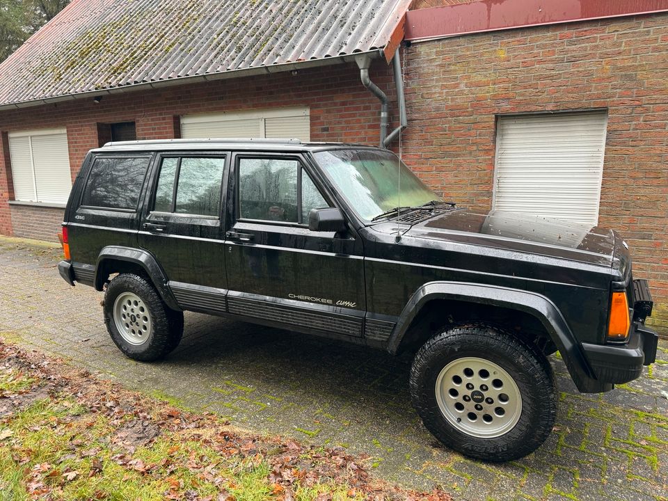 Jeep Cherokee XJ 4.0 LPG TÜV neu in Papenburg