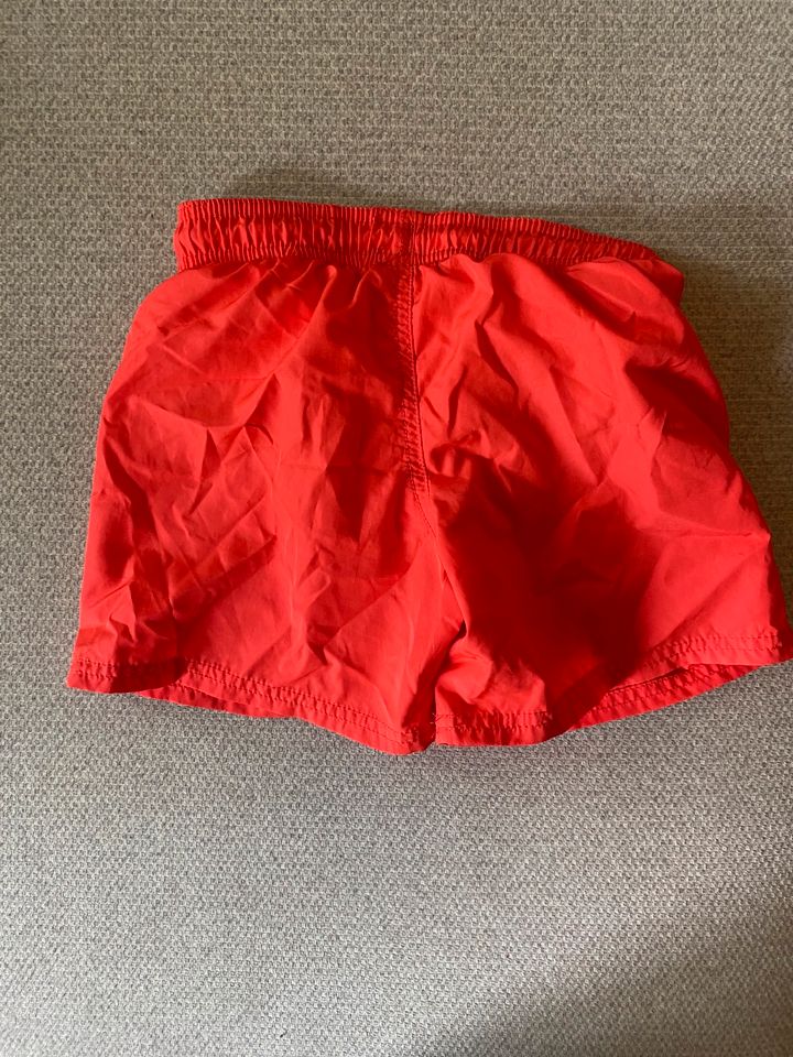 H&M 110 116 Badeshorts leuchtend rot Jungs Badehose in Hannover