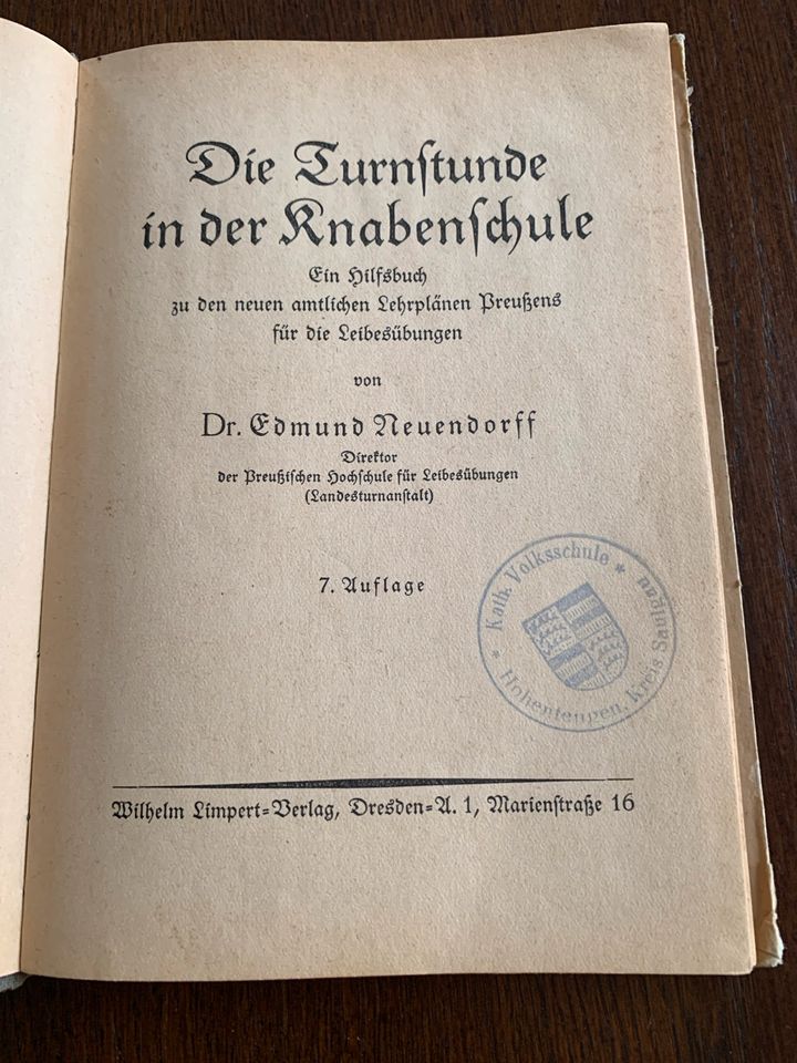 Buch Die Turnstunde in der Knabenschule/Neuendorf,Limpert Dresden in Illerkirchberg