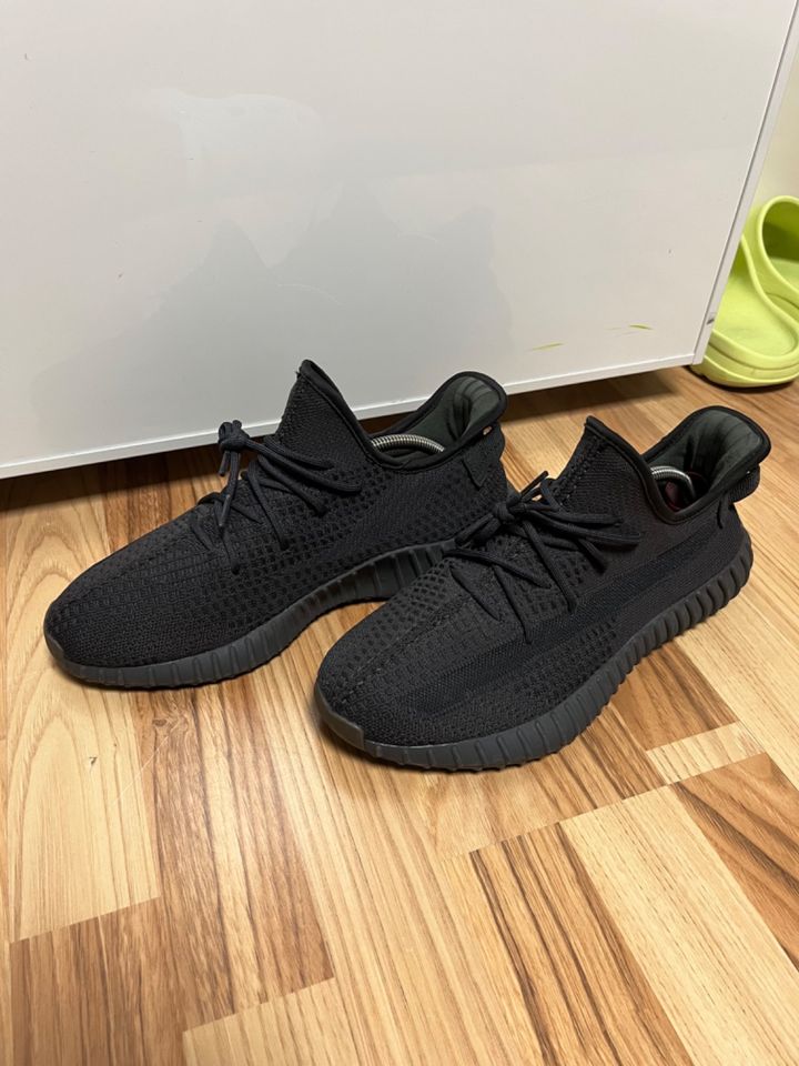 Adidas Yeezy Boost 350 V2 Cinder 44 Sneaker Schwarz Top Original in Dortmund