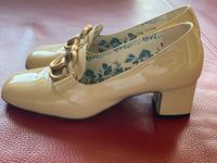 Beige Lack GUCCI Damen Schuhe Größe 36 Wunderschön TOP NP 750€ Düsseldorf - Gerresheim Vorschau