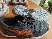 Neuwertige Herren-Damen- Hallenturnschuhe Asics gr. 39 wirklich Bayern - Arnstorf Vorschau