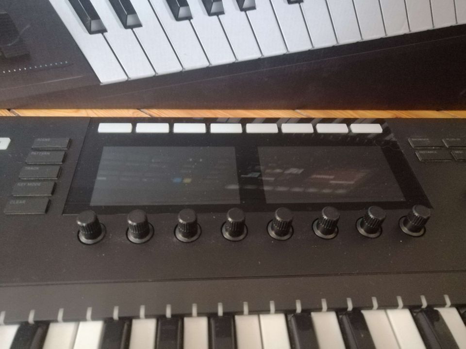 Komplete Kontrol S49 Mk2 mit OVP in Berlin