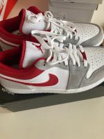Nike Jordan 1 Low SE Light Smoke Grey Gym Red 44 10 Nordrhein-Westfalen - Mülheim (Ruhr) Vorschau