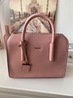 DKNY Handtasche rosa aus Saffiano-Leder Niedersachsen - Lehrte Vorschau